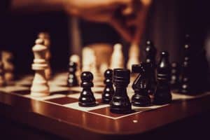 Analogie Schach: Eine Situation wrd dann komplex, wenn der Mitspieler eigenständig strategich handeln kann